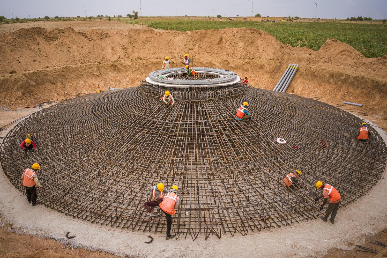 Wind turbine base foundation structure